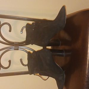 🎈A steal LIKE NEW ❤️TAHARI HEEL BOOT 8